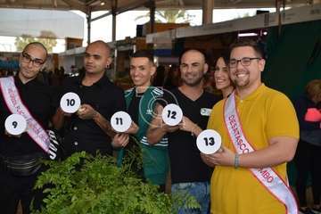 Sorteo del orden de participación en la Gla drag Queen de Telde (Foto TA y FJS)